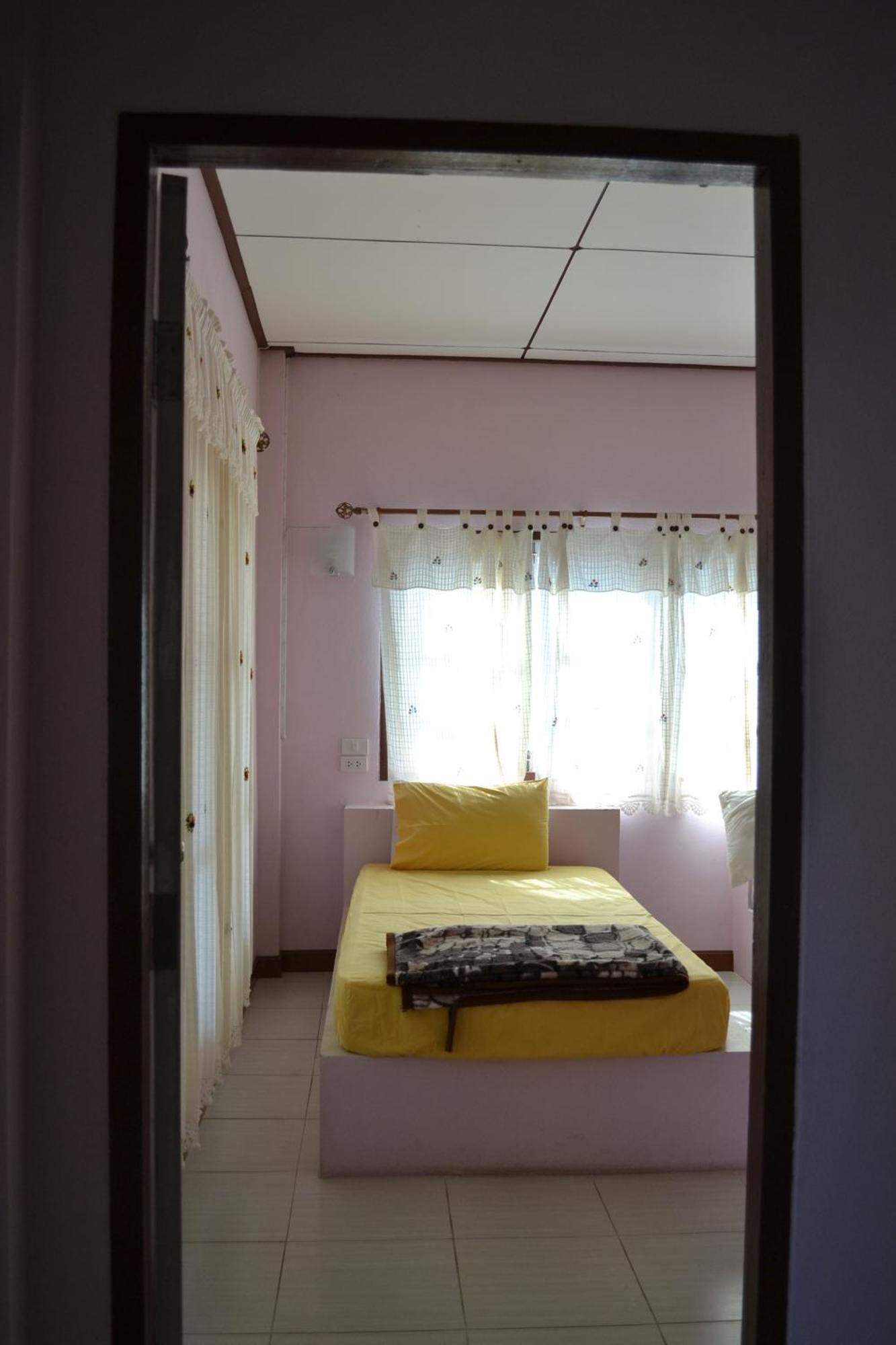 Benjaporn Bungalow Ko Si Chang Room photo