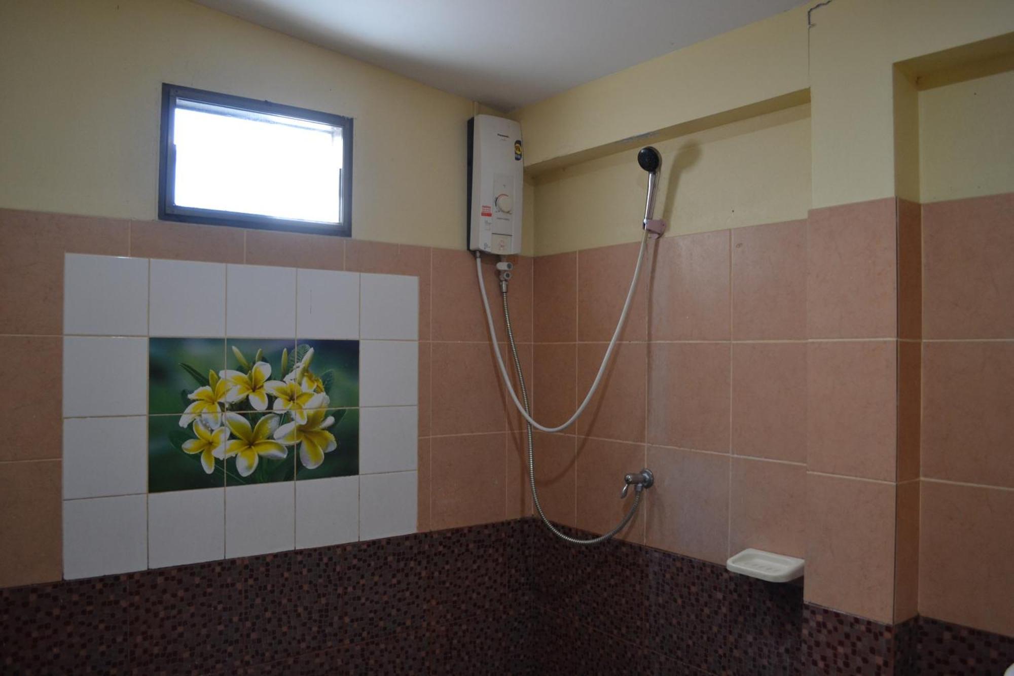 Benjaporn Bungalow Ko Si Chang Room photo