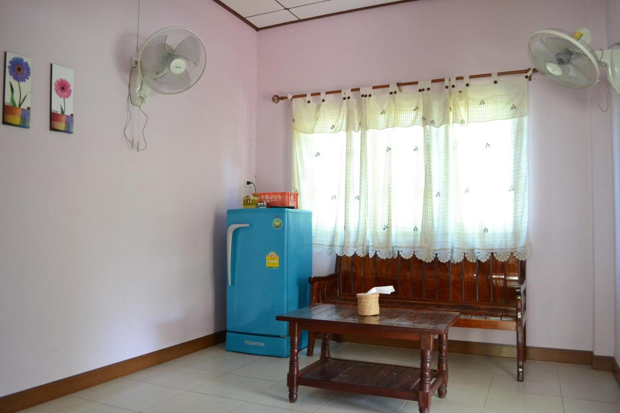 Benjaporn Bungalow Ko Si Chang Room photo