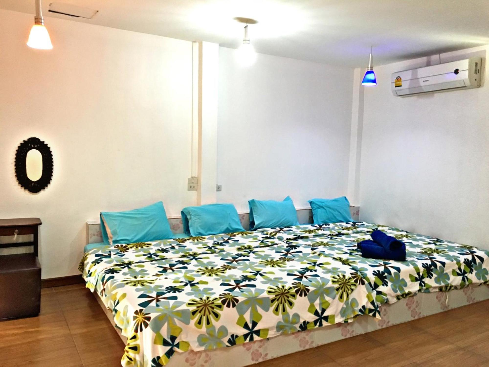 Benjaporn Bungalow Ko Si Chang Room photo