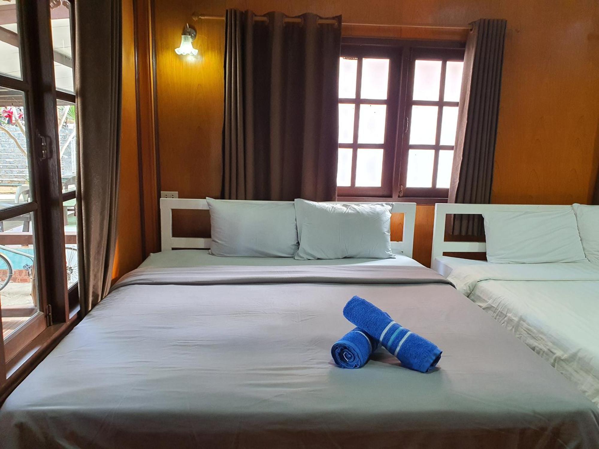 Benjaporn Bungalow Ko Si Chang Room photo