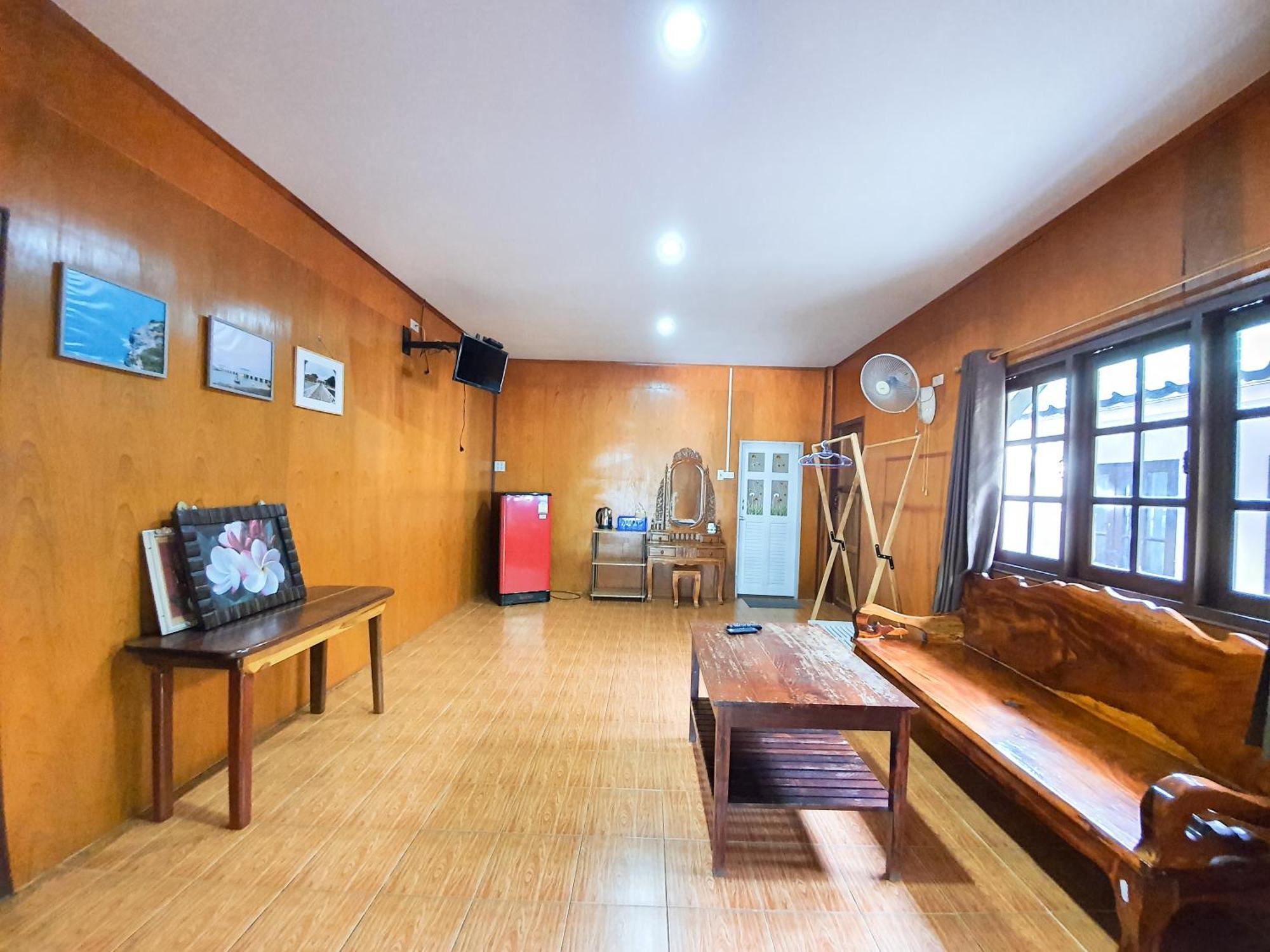 Benjaporn Bungalow Ko Si Chang Room photo