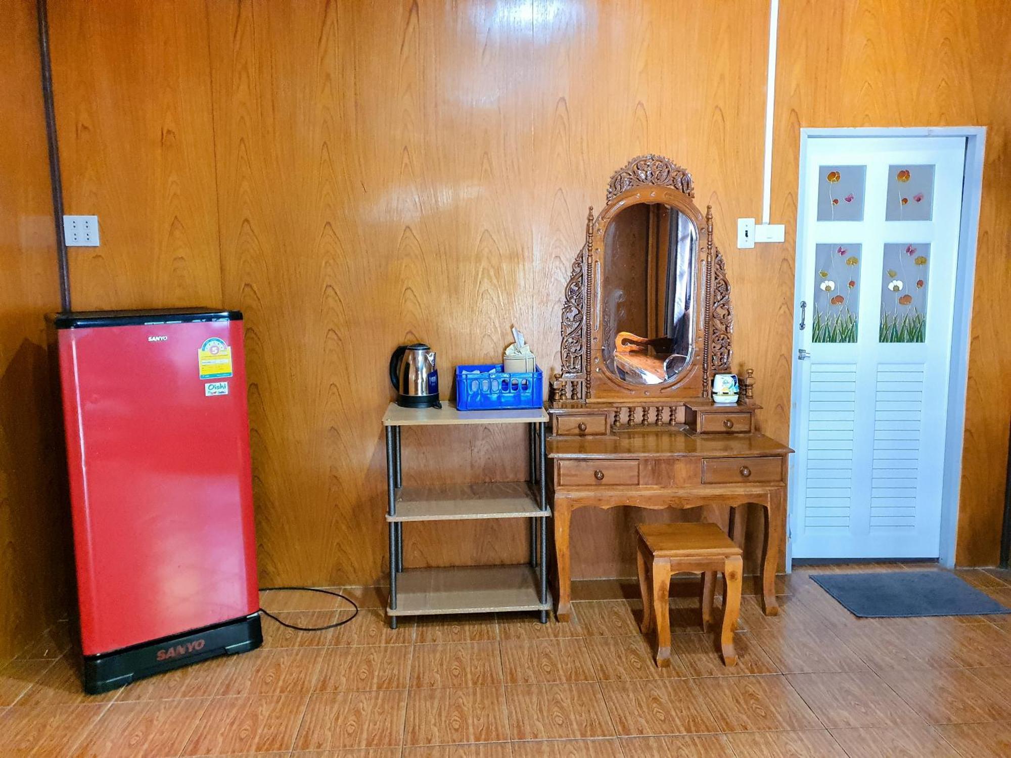 Benjaporn Bungalow Ko Si Chang Room photo