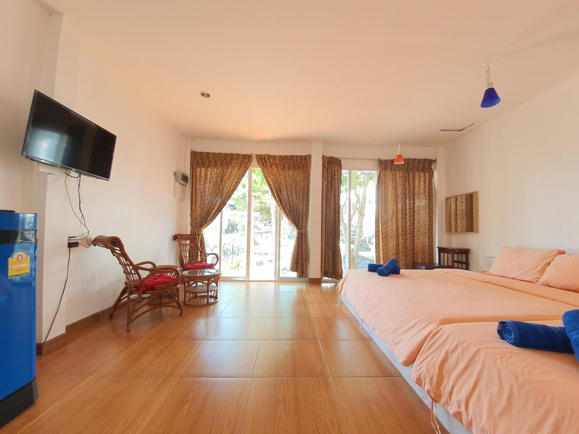 Benjaporn Bungalow Ko Si Chang Room photo