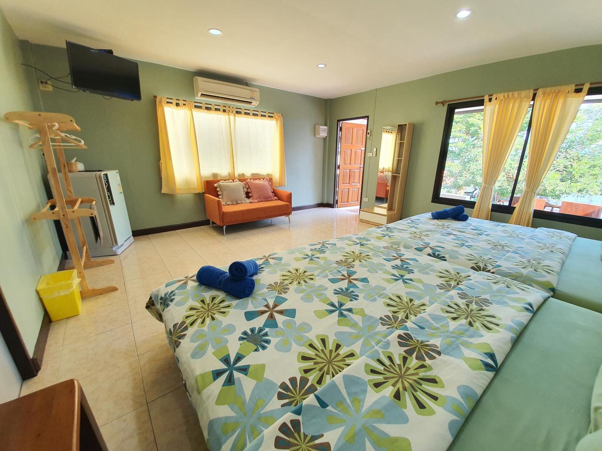 Benjaporn Bungalow Ko Si Chang Room photo