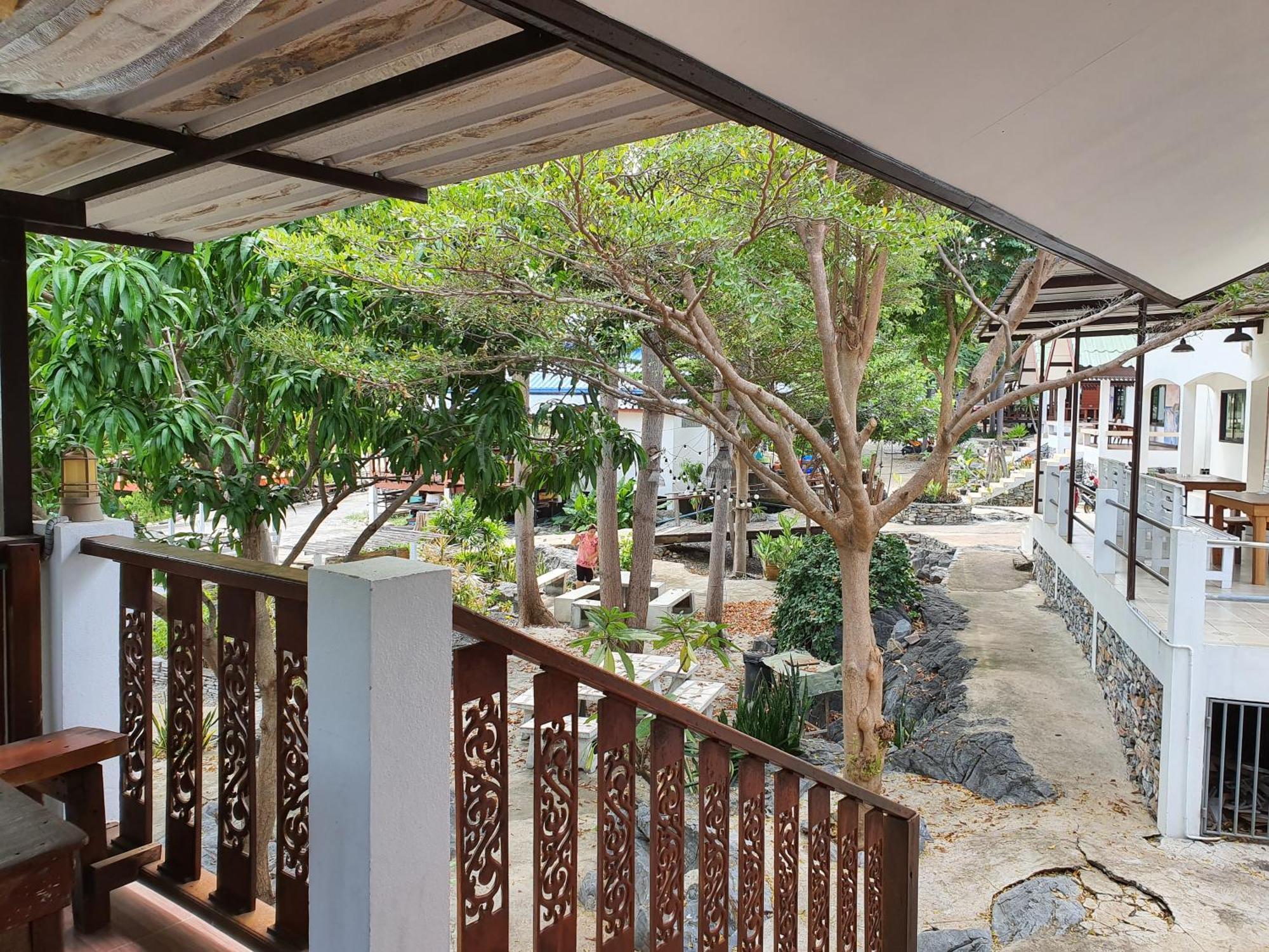Benjaporn Bungalow Ko Si Chang Exterior photo