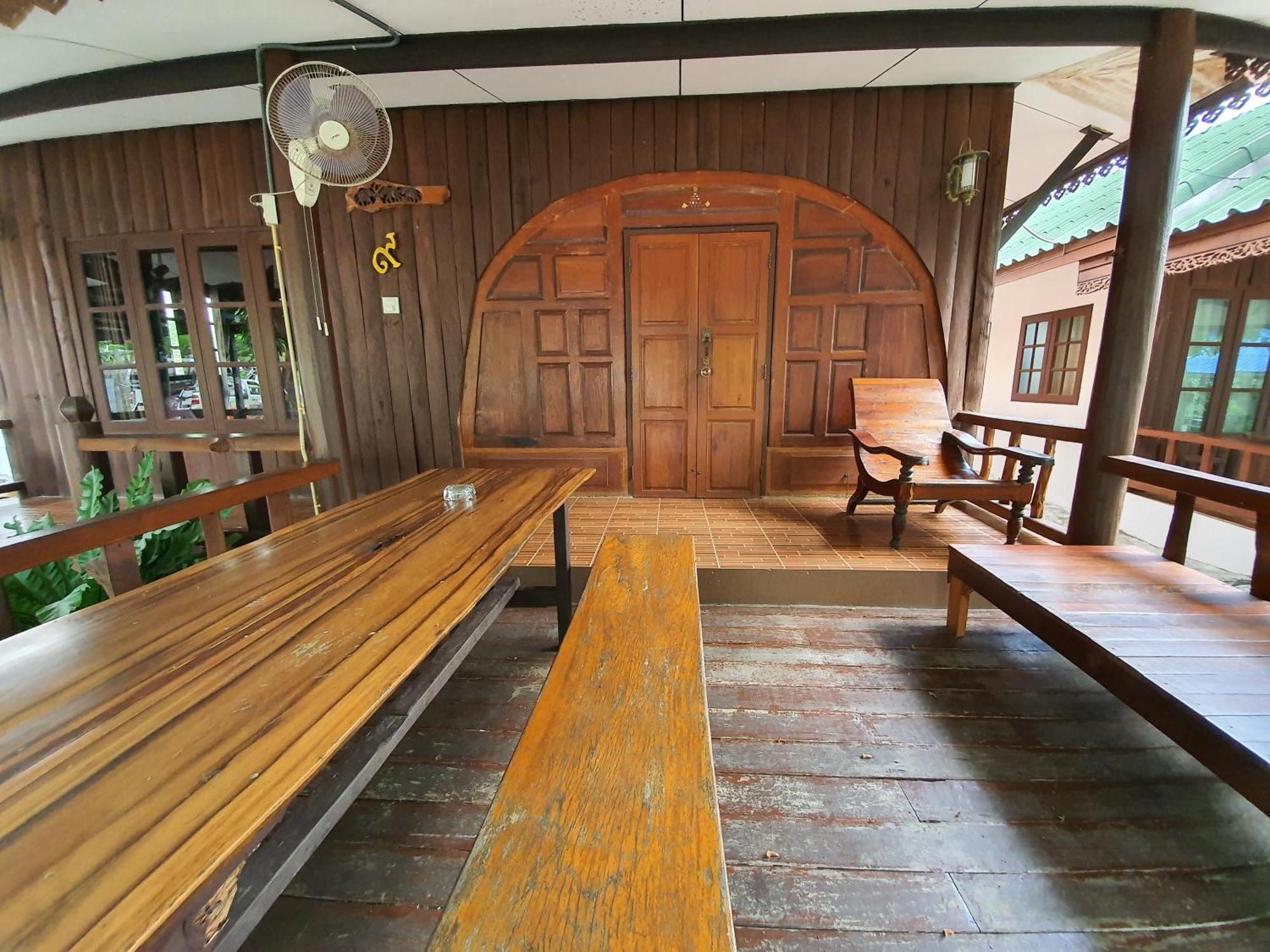 Benjaporn Bungalow Ko Si Chang Room photo