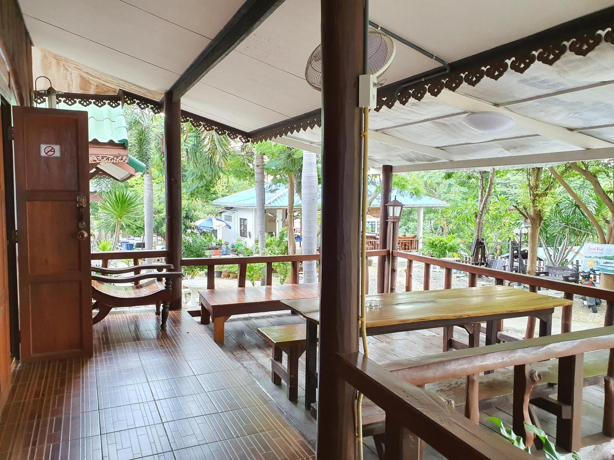 Benjaporn Bungalow Ko Si Chang Room photo