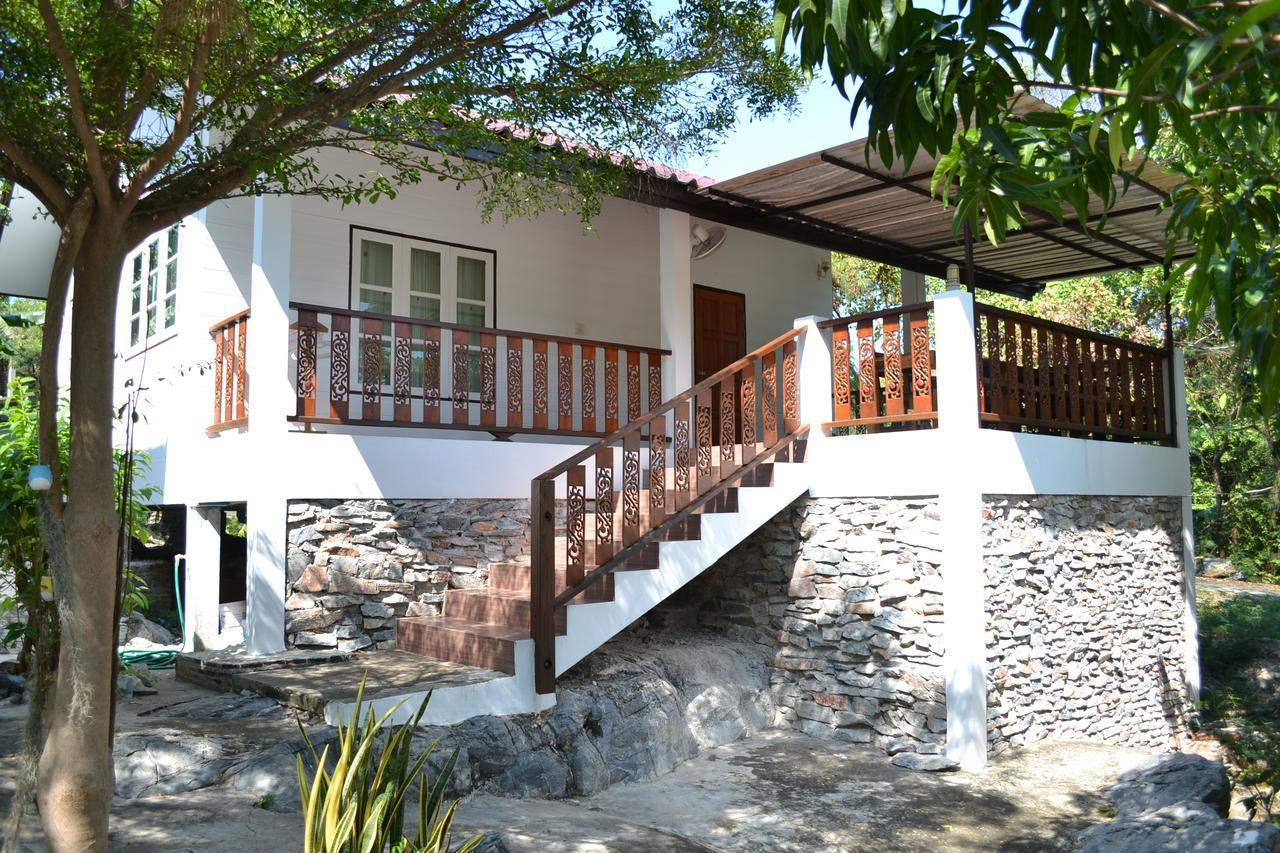 Benjaporn Bungalow Ko Si Chang Exterior photo
